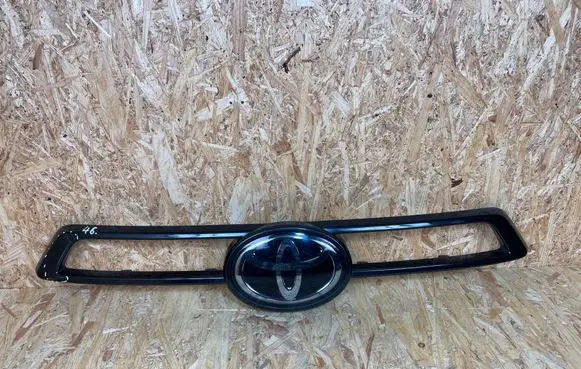 Front bumper upper radiator grill