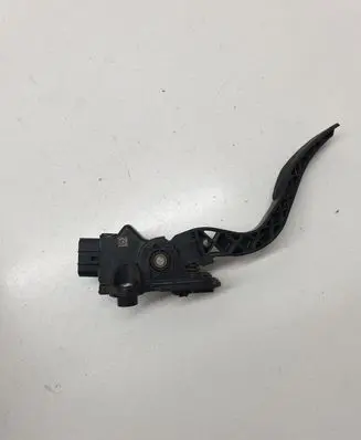 Mitsubishi Outlander Accelerator throttle pedal MN101543