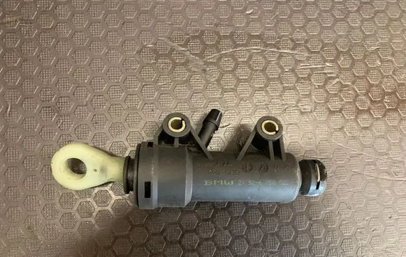 BMW 3 E46 Clutch master cylinder 21526758822