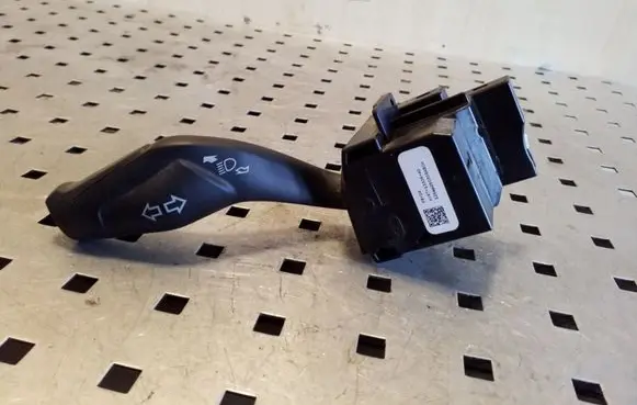 Ford Focus Indicator stalk AV6T13335AD