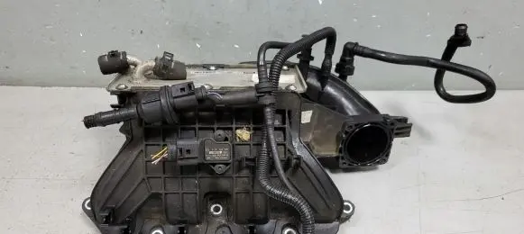 Volkswagen Golf V Intake manifold 03C