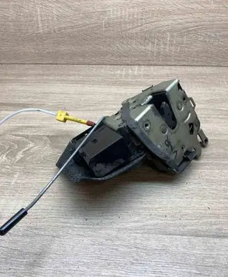 BMW 5 E39 Front door lock 8235113 8352165