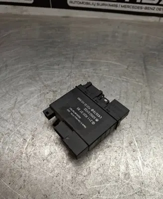 Mercedes-Benz E W211 Keyless (KESSY) go control unit/module 2118203785 33500102