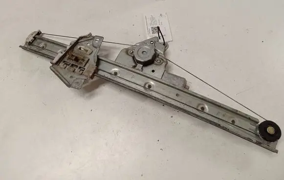 Suzuki Grand Vitara II Rear door window regulator with motor 8346065J00 2621003530