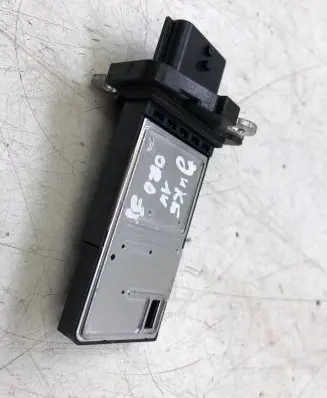 Nissan Juke I F15 Mass air flow meter 226807S00B