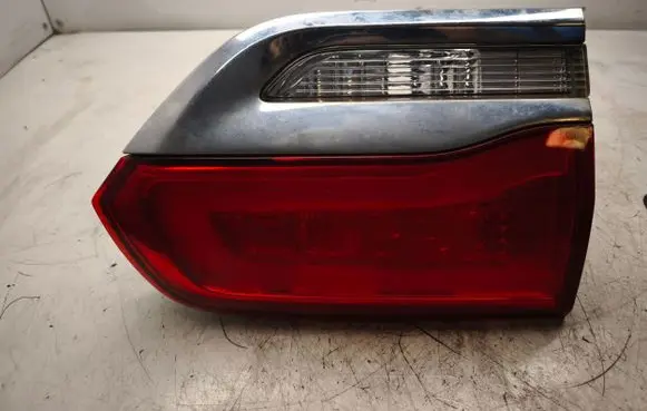 Jeep Grand Cherokee Tailgate rear/tail lights P68110047AD