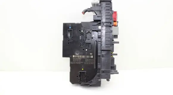 Mercedes-Benz C W204 Fuse module 2049060105 2049019602 2129024301