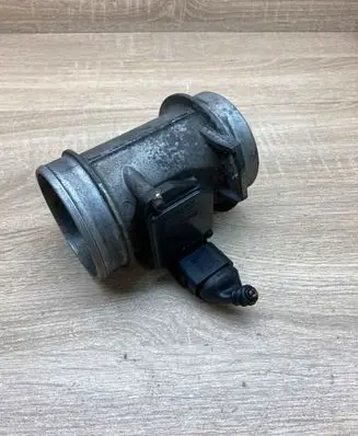 Volkswagen PASSAT B5.5 Mass air flow meter 059906461D AFH70M28