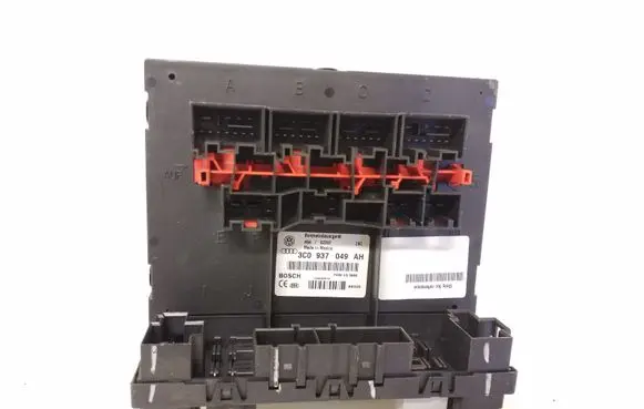 Volkswagen Jetta V Fuse module 3C0937049AH