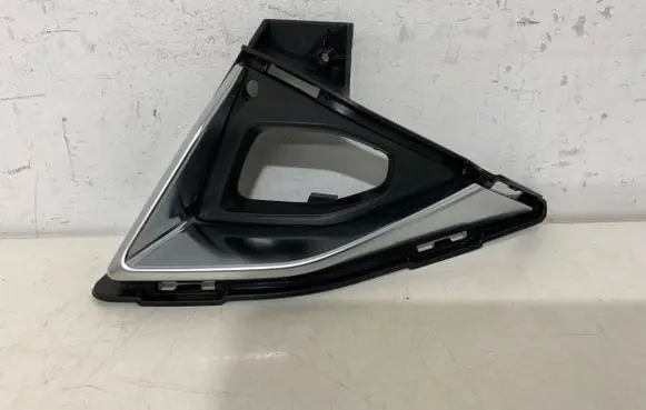 Nissan Qashqai J12 Front fog light trim/grill 622576UA0A 622576UT0A