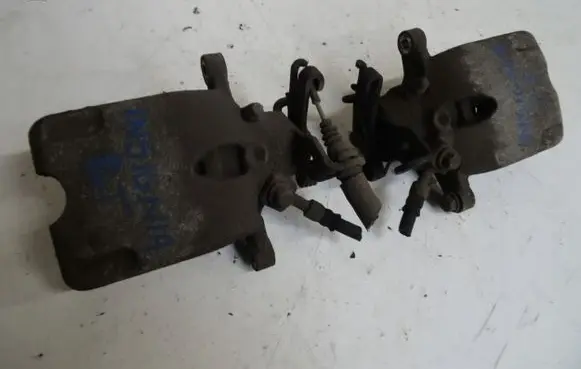 Opel Insignia A Rear brake caliper