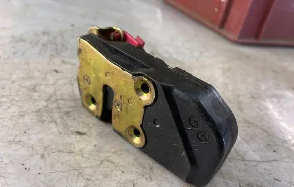 Chrysler 300 - 300C Rear door lock