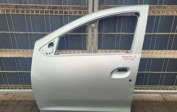 Dacia Sandero Front door
