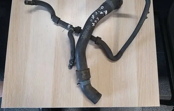 Skoda Octavia Mk3 (5E) Engine coolant pipe/hose 5Q0122101CM