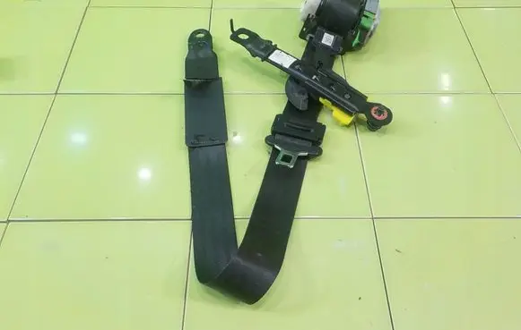 Hyundai ix20 Front seatbelt PRZOD BEZPIECZENSTWA