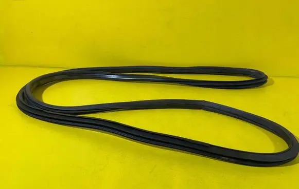 Nissan Juke I F15 Rubber seal loading door 