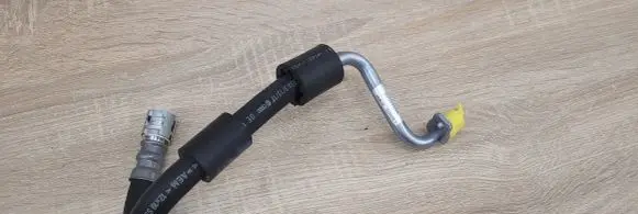 Volkswagen Tiguan Gearbox oil cooler pipe/hose 5N0317820B B20531DA