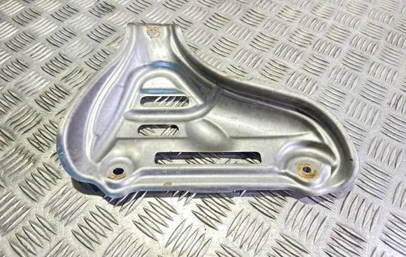 Toyota Auris E180 Heat shield in engine bay 