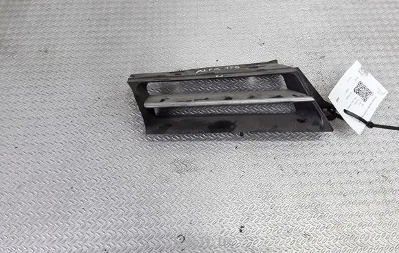 Alfa Romeo 156 Front bumper upper radiator grill 156017391