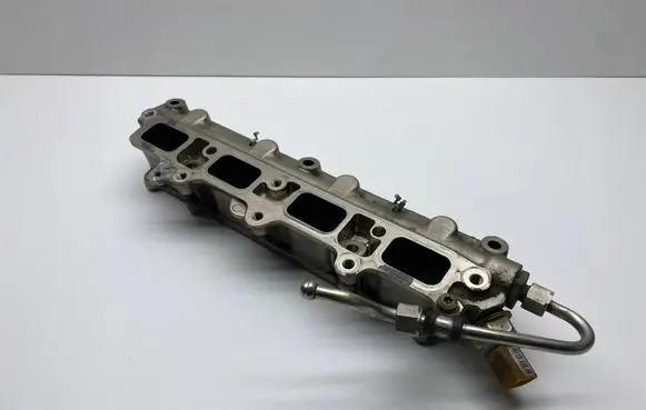 Audi A3 S3 A3 Sportback 8P Fuel distributor GK284AHB 03C906051H 1813478