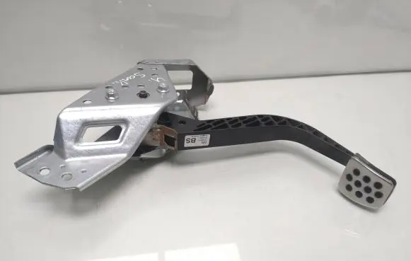 Opel Zafira B Clutch pedal 13208427