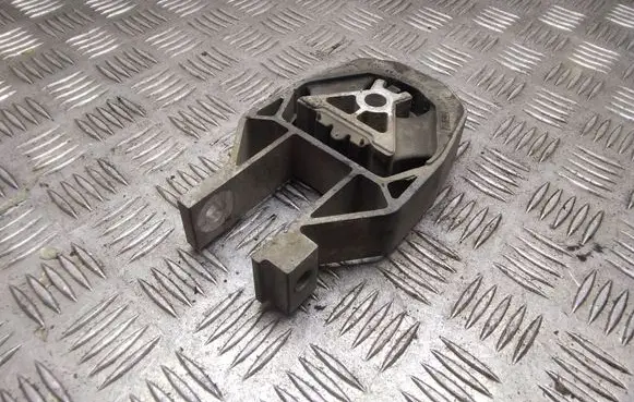 Volvo C30 Engine mount bracket AV616P082AB