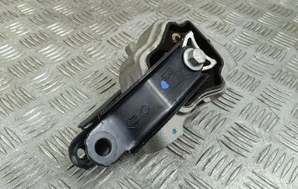 Engine mount bracket