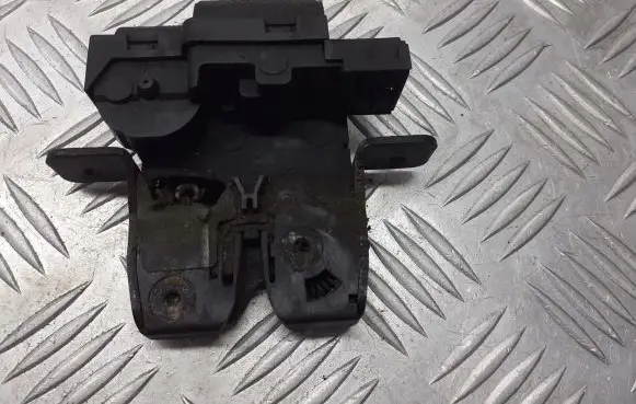Renault Laguna II Tailgate/trunk/boot lock/catch/latch 8200295641