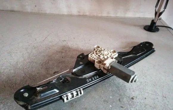 Mercedes-Benz E W211 Rear door window regulator with motor A2118202342