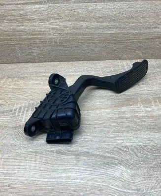 Toyota Prius (XW20) Accelerator throttle pedal 7812047050 1988003200 06J05