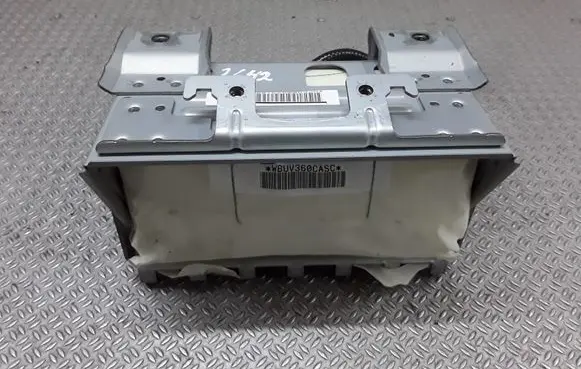 Nissan Prairie Passenger airbag