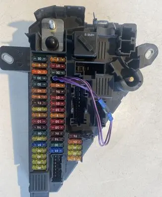 BMW 5 E60 E61 Fuse module 6906619 690661901