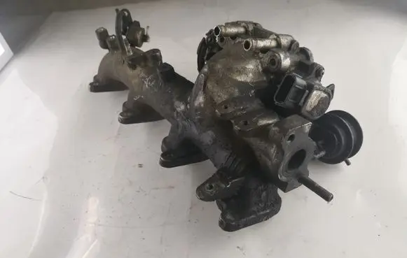 Toyota Land Cruiser (HDJ90) Intake manifold
