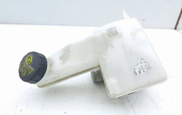 Peugeot 2008 II Master brake cylinder 32672071