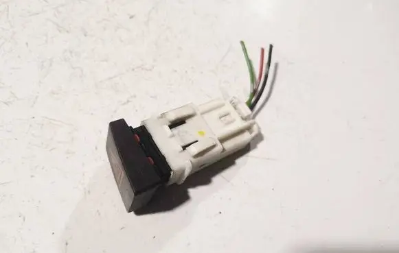 Nissan Qashqai Hazard light switch