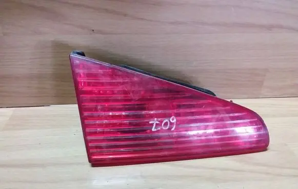 Peugeot 607 Tailgate rear/tail lights