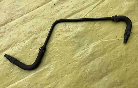 Mercedes-Benz C W204 Engine coolant pipe/hose A2045010125
