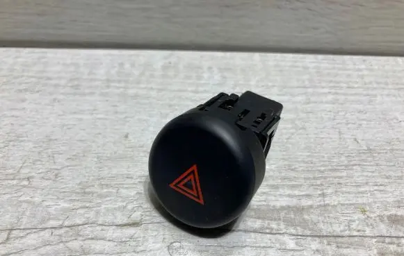 Nissan Juke I F15 Hazard light switch 0834924