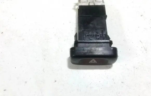 Nissan Primera Hazard light switch