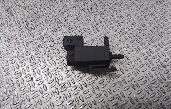 BMW 5 E39 Vacuum valve 72234100