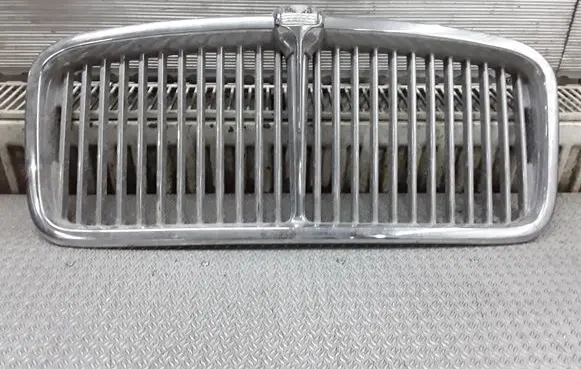 Jaguar XJ SERIE 1 Front bumper upper radiator grill BAC1573