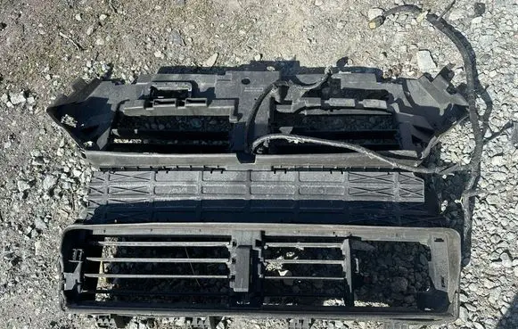 Ford Edge II Intercooler air guide/duct channel GT4B8475DB