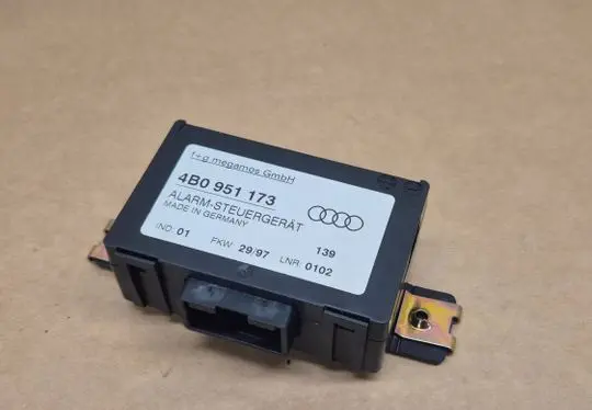 Audi A4 S4 B5 8D Alarm control unit/module 4B0951173