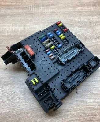 Volvo S60 Fuse module 30728512 28017881