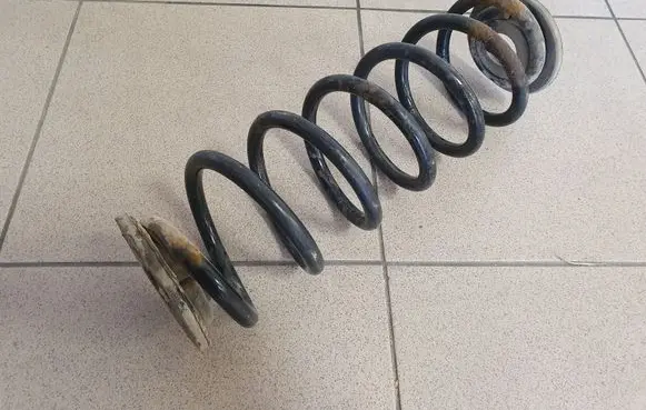 Volkswagen Touran I Rear coil spring