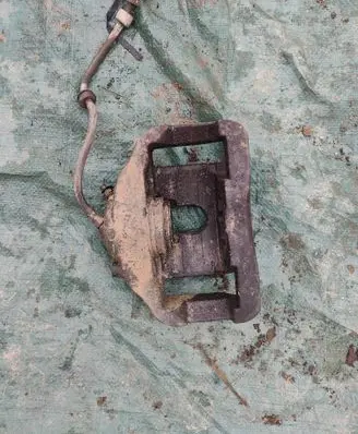 Front brake caliper