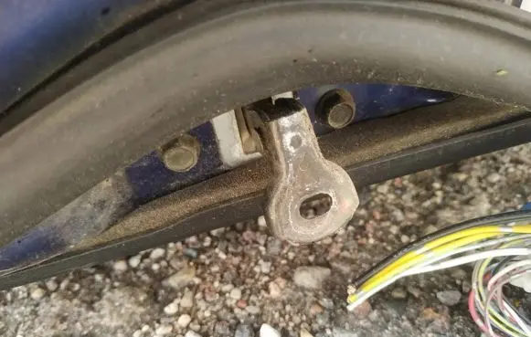 Mazda 3 I Front door check strap stopper 