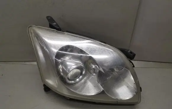 Toyota Avensis T250 Headlight/headlamp