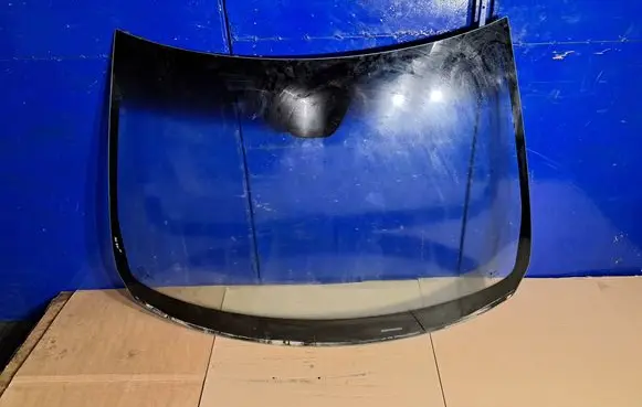 Volvo XC90 Front windscreen/windshield window 32244984 31468008