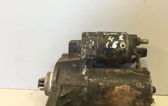 Volkswagen Golf IV Starter motor 020911023F 1005871879